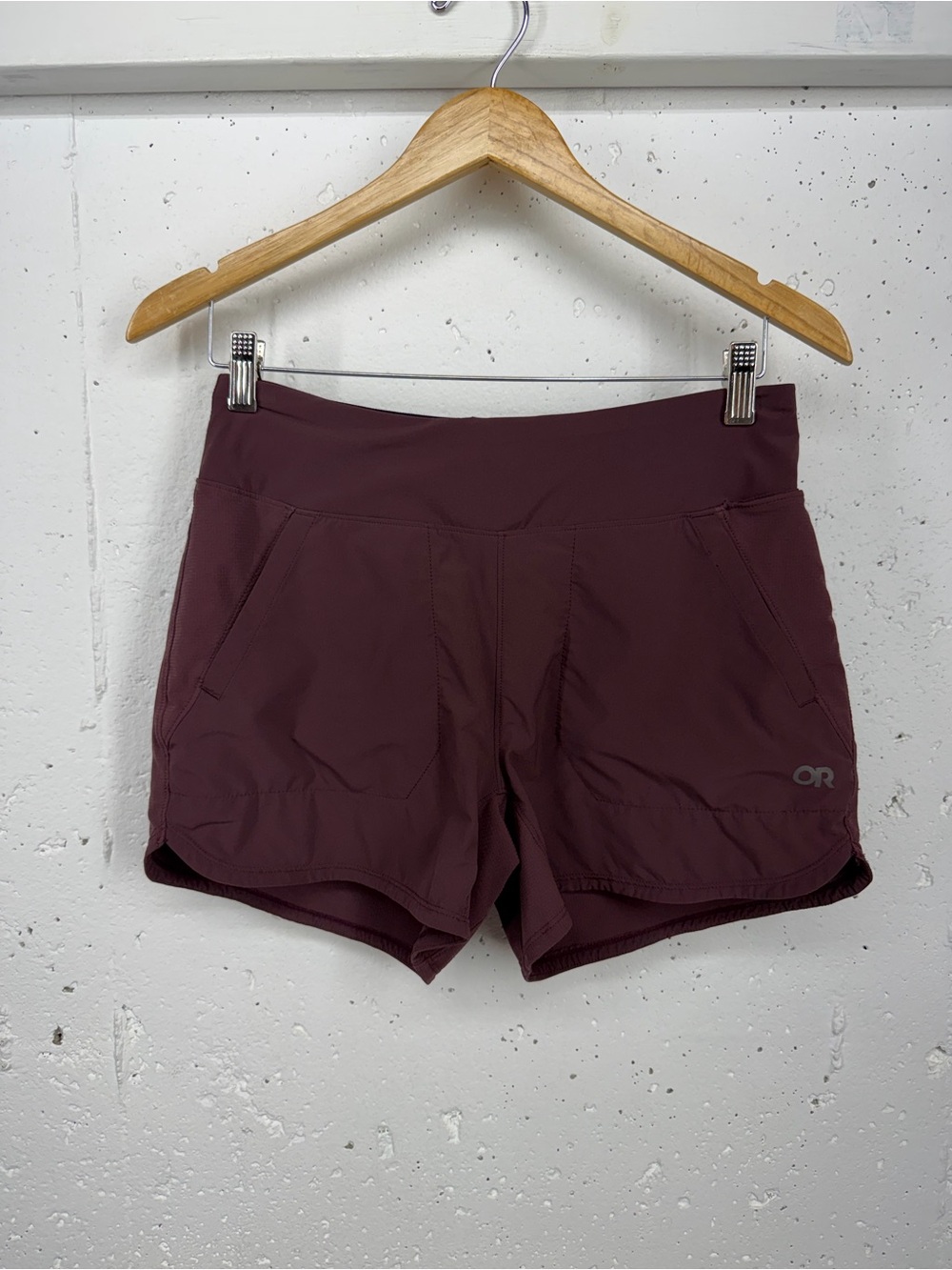 Outdoor Research Women’s size Small Elk Maroon Astro Shorts